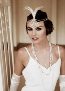 Trang điểm phù hợp cho một chiếc váy theo phong cách của Gatsby
