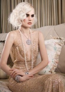 Kiểu tóc cho mái tóc vàng cho một chiếc váy theo phong cách của Gatsby