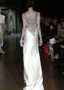Áo dài Gatsby có đính hạt ở lưng