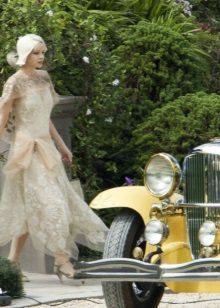 Nữ anh hùng ăn mặc Daisy từ bộ phim The Great Gatsby