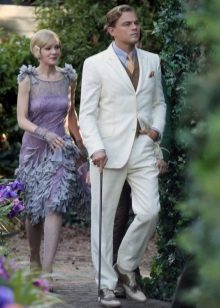Nữ anh hùng ăn mặc Daisy từ bộ phim The Great Gatsby