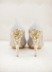 Shoes with flowers