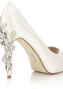 Shoes with flowers