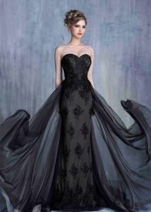 Black evening dress mula sa guipure
