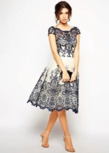 Itim at puting a-silweta lace dress