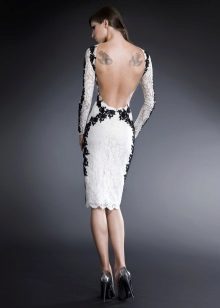 Lacy dress na may bukas na puting likod