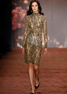 Tingnan ang-through midi lace dress