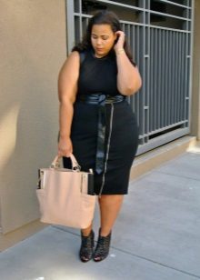 Large beige bag for a black office dress for full