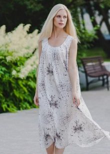 Váy giống áo dài từ mặt hàng chủ lực