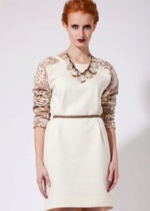 อุปกรณ์เสริมและเครื่องประดับสำหรับการแต่งกายที่มีแขน Raglan