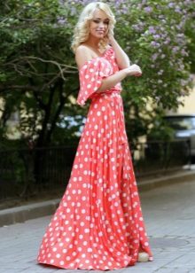 Áo dài đỏ chấm bi trắng