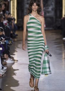 Estilo ng militar na damit sa midi