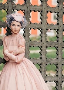 Váy cưới theo phong cách Audrey Hepburn khép lại theo phong cách nơ mới