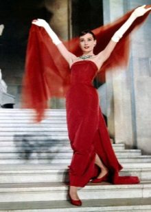 Váy đỏ Audrey Hepber