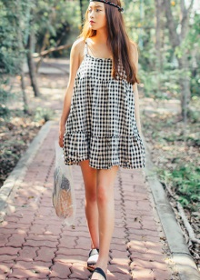 Sundress ngắn trong một tế bào nhỏ