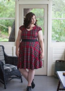 Dress in a cage with a black bet on the belt for obese women