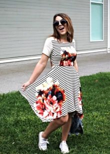Black Striped White Dress na may Floral Print
