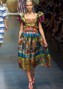 Baroque dress sa kulay
