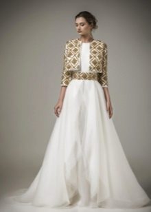 Baroque wedding dress na may gintong sinturon