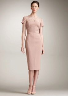 Váy màu be mới với váy skinny
