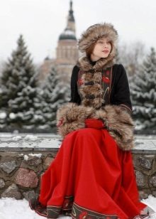 Dusgreyka ไปยัง sundress รัสเซียสำหรับฤดูหนาว