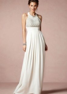Váy cưới eo cao có đường viền cổ kín