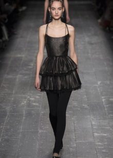 Đầm da với corset ngắn