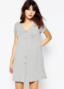 แต่งตัวแต่งตัวด้วย V-neckline