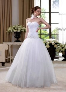 ชุดแต่งงานเอวต่ำกับกระโปรง organza