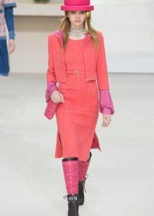 Váy tweed từ Coco Chanel màu hồng