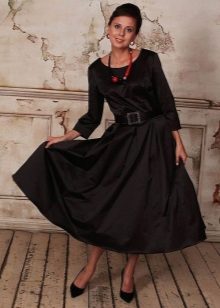 Dresses sa estilo ng 60s para sa mga kababaihan na may isang inverted uri ng tatsulok