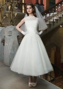 Kasal damit sa estilo ng 60s ng puntas at tulle