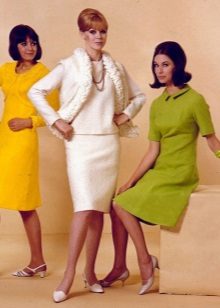 Mga sapatos para sa mga dresses sa estilo ng 60s - sandals at low-heeled shoes