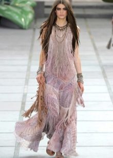 Phong cách boho với tua rua dài