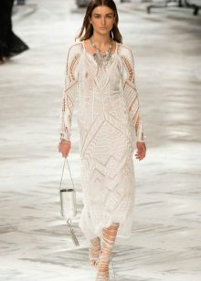 Ăn mặc theo phong cách boho-chic trắng