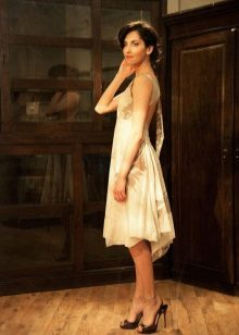 váy batista với hở lưng