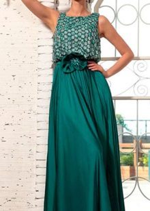 váy satin dài với thân áo có vảy