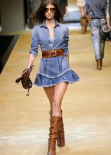 Mga sapatos para sa short denim shirt dress