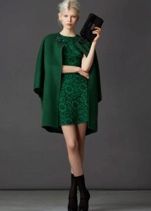 Accessories for lace green dress
