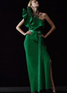 Decoration to the green dress to the floor