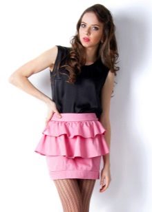 Pink miniskirt na may frill