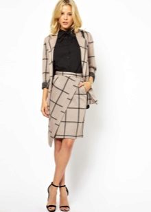 Asymmetrical skirt na may turtleneck at jacket na opisina