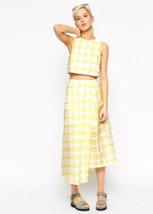 Asymmetrical skirt at sandals