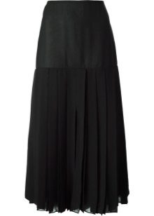 Itim na palda sa sahig