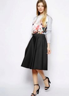 Sun skirt at floral print sweater