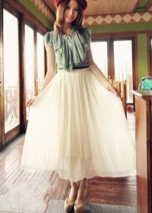 กระโปรงยาวสีขาวครึ่งพร้อมเสื้อ