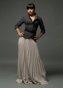 beige pleated skirt sa sahig