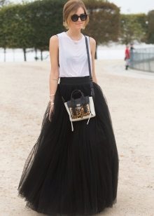 malambot na itim tulle skirt