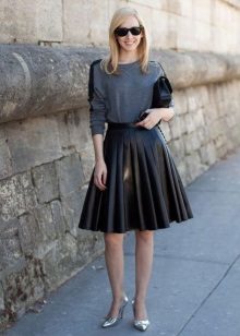 Leather skirt sun midi length para sa skinny girls