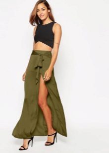 Maxi skirt na may slit para sa tag-init